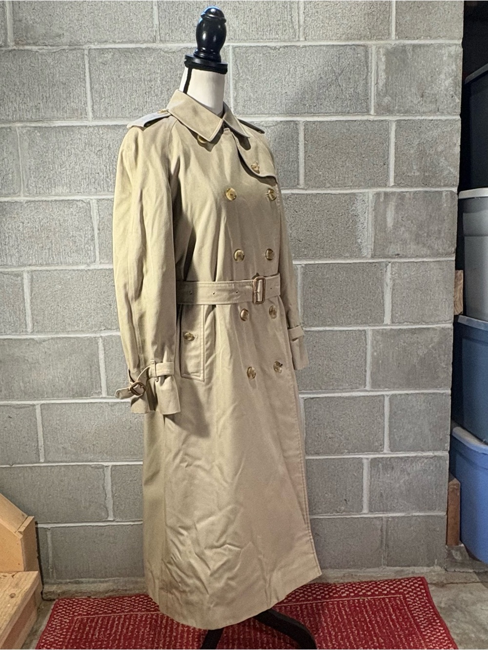 Burberry trench coat. - Picture 3 of 15